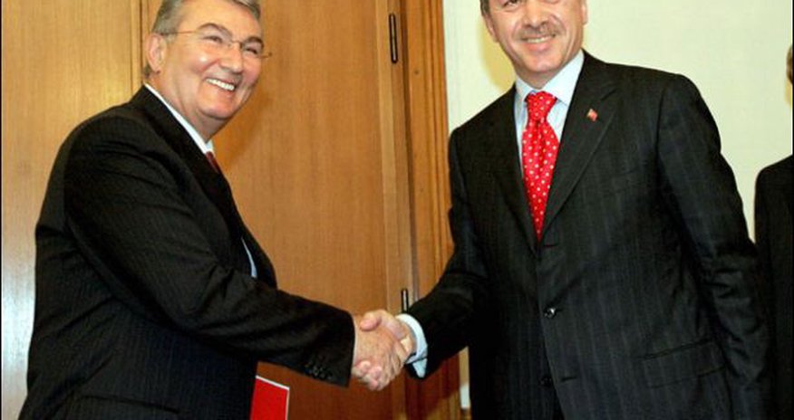 Ərdoğan müxalifət partiyasının keçmiş lideri ilə görüşür Ərdoğan müxalifət partiyasının keçmiş lideri ilə görüşür