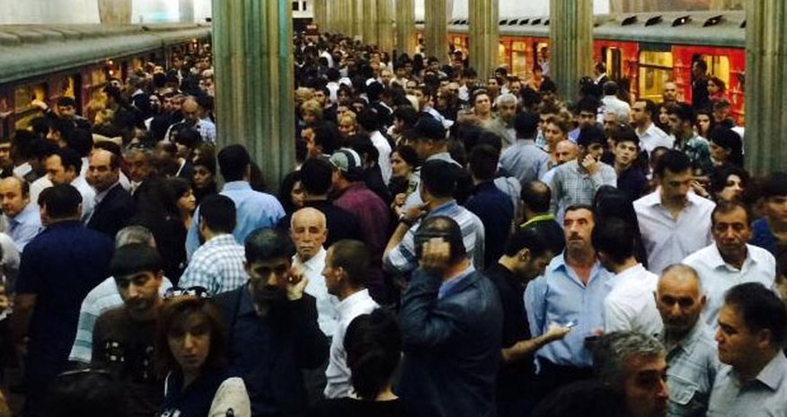 Bakı metrosunda problem - VİDEO Bakı metrosunda problem - VİDEO