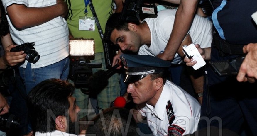 Ermənistan polisinin rəhbəri nümayişçiləri dəstəklədiyini bildirib Ermənistan polisinin rəhbəri nümayişçiləri dəstəklədiyini bildirib