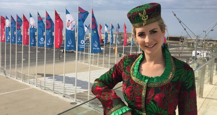 "Eurosport"un aparıcısı Azərbaycanın milli geyimində - FOTOLAR "Eurosport"un aparıcısı Azərbaycanın milli geyimində - FOTOLAR