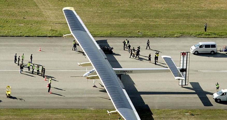 Solar Plane's harrowing 120-hour flight begins Solar Plane's harrowing 120-hour flight begins