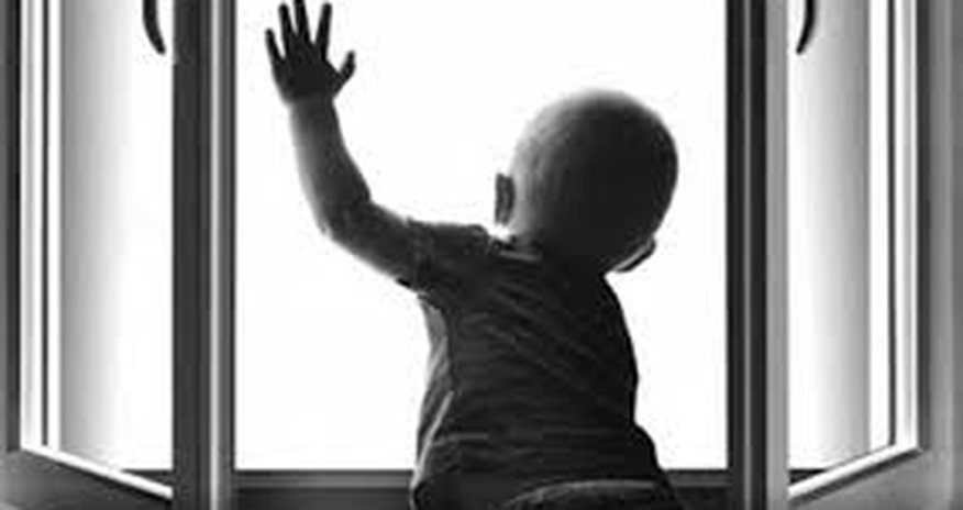 В Сумгаите 3-летний ребенок упал с 9-го этажа В Сумгаите 3-летний ребенок упал с 9-го этажа