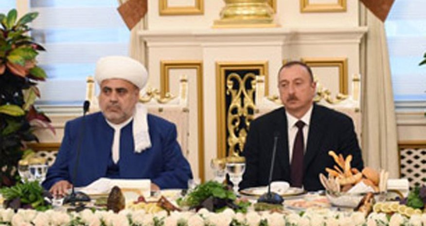 İlham Əliyev iftar süfrəsində İlham Əliyev iftar süfrəsində