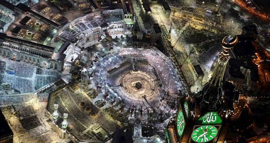 Snapchat streams Mecca live as thousands share incredible images of Islam's holiest city Snapchat streams Mecca live as thousands share incredible images of Islam's holiest city