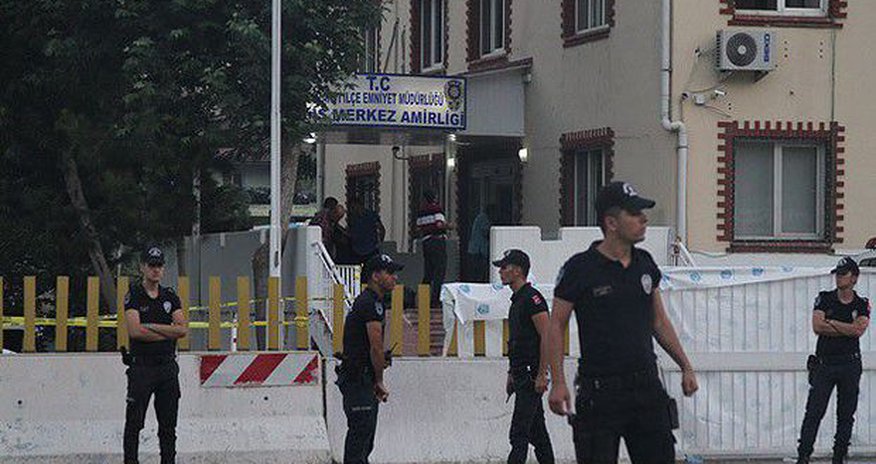 Türkiyədə polisə hücum: 2 nəfər şəhid oldu Türkiyədə polisə hücum: 2 nəfər şəhid oldu