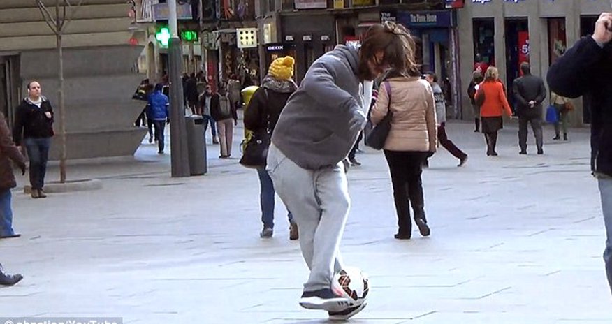 Cristiano Ronaldo disguised as bearded homeless man pulling freestyle tricks Cristiano Ronaldo disguised as bearded homeless man pulling freestyle tricks