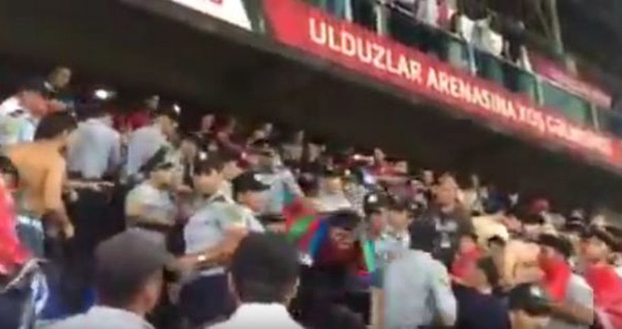 “Qəbələ”nin azərkeşləri polislərlə əlbəyaxa oldular - VİDEO “Qəbələ”nin azərkeşləri polislərlə əlbəyaxa oldular - VİDEO