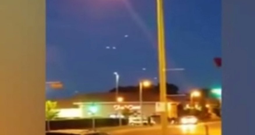 Американец заснял на видео танцующие НЛО Американец заснял на видео танцующие НЛО