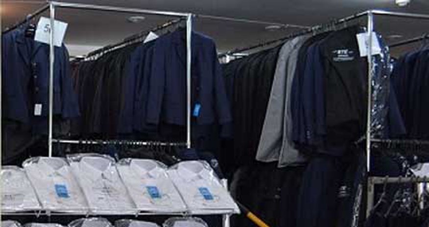 Bakıda saxta məktəbli formaları istehsal edən müəssisə aşkarlanıb Bakıda saxta məktəbli formaları istehsal edən müəssisə aşkarlanıb