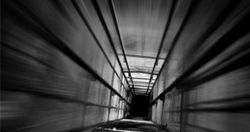 В жилом доме сорвался лифт с людьми В жилом доме сорвался лифт с людьми