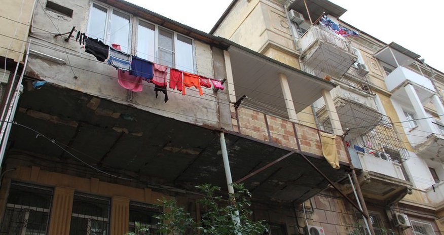 Köhnə sovet binalarından çıxan "göbələklər" - FOTOLAR Köhnə sovet binalarından çıxan "göbələklər" - FOTOLAR