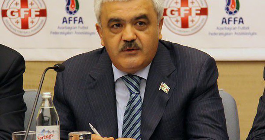 Ровнаг Абдуллаев заменит газон Ровнаг Абдуллаев заменит газон