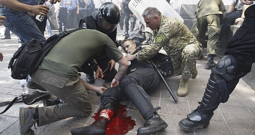 Policeman dies, 100 injured after grenade explodes outside Ukraine parliament Policeman dies, 100 injured after grenade explodes outside Ukraine parliament