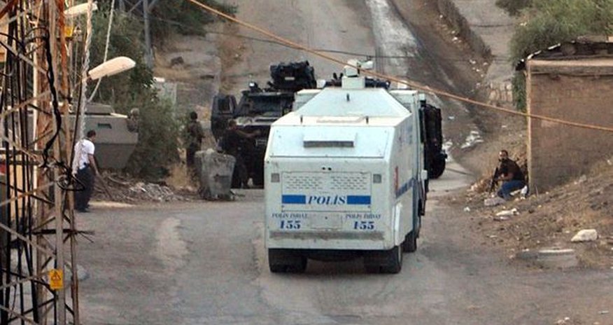 PKK Türkiyədə polis maşınını partlatdı: 4 şəhid PKK Türkiyədə polis maşınını partlatdı: 4 şəhid