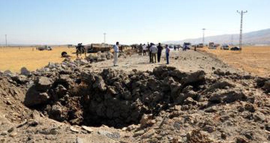 12 Turkish soldiers hurt in bomb blast 12 Turkish soldiers hurt in bomb blast