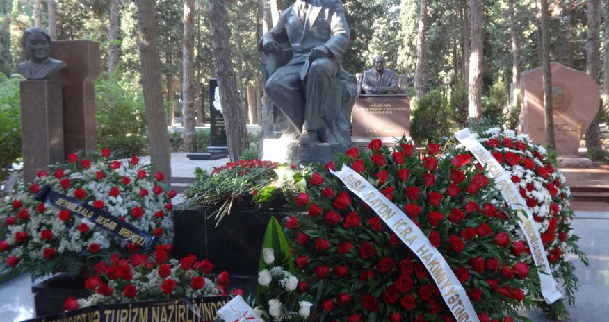 В Баку почтили память Узеира Гаджибекова В Баку почтили память Узеира Гаджибекова