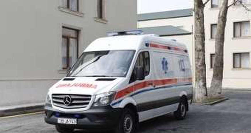 Bakıda nazirlik əməkdaşı yıxılaraq ağır xəsarət alıb Bakıda nazirlik əməkdaşı yıxılaraq ağır xəsarət alıb