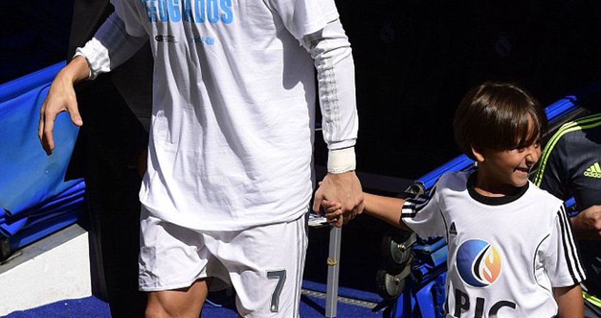 Ronaldo walked onto Real Madrid pitch holding hand of Syrian refugee Ronaldo walked onto Real Madrid pitch holding hand of Syrian refugee