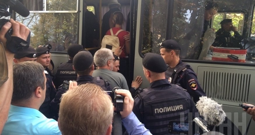 В центре Москвы задержаны участники "Марша мира" В центре Москвы задержаны участники "Марша мира"