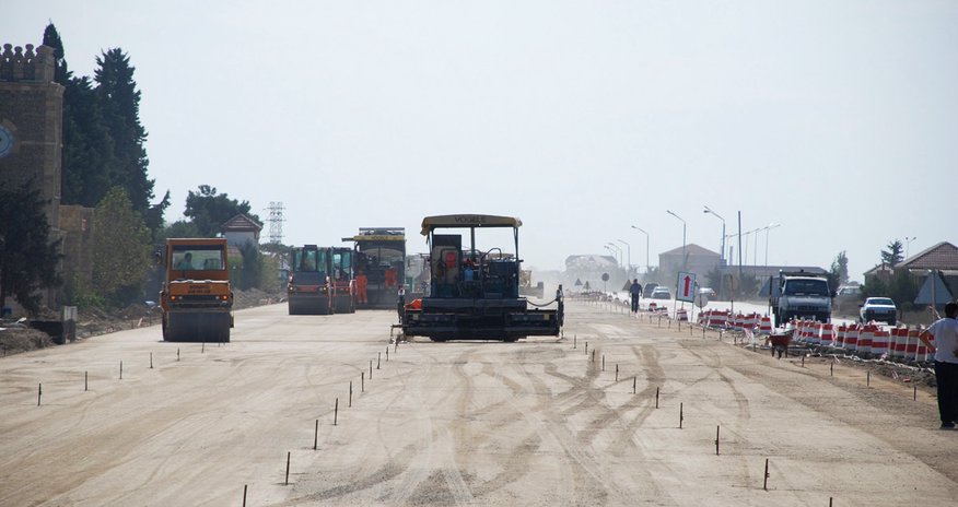 Bakıda 6 hərəkət zolaqlı yol salınır - FOTOLAR Bakıda 6 hərəkət zolaqlı yol salınır - FOTOLAR