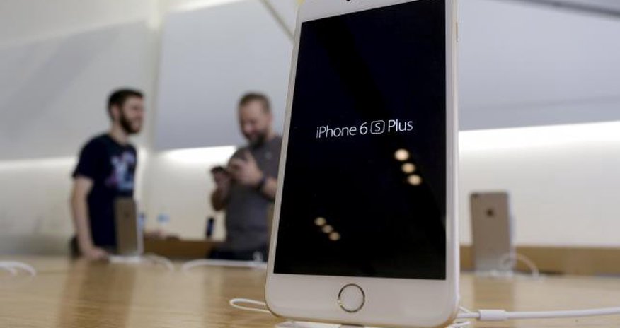 Apple reports record sales of iPhone 6s, 6s Plus in first weekend Apple reports record sales of iPhone 6s, 6s Plus in first weekend