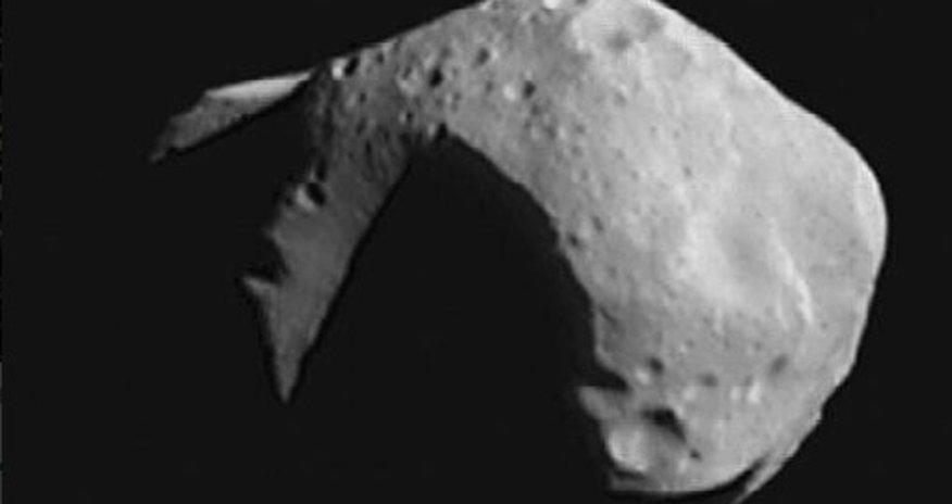 К Земле летит огромный астероид К Земле летит огромный астероид