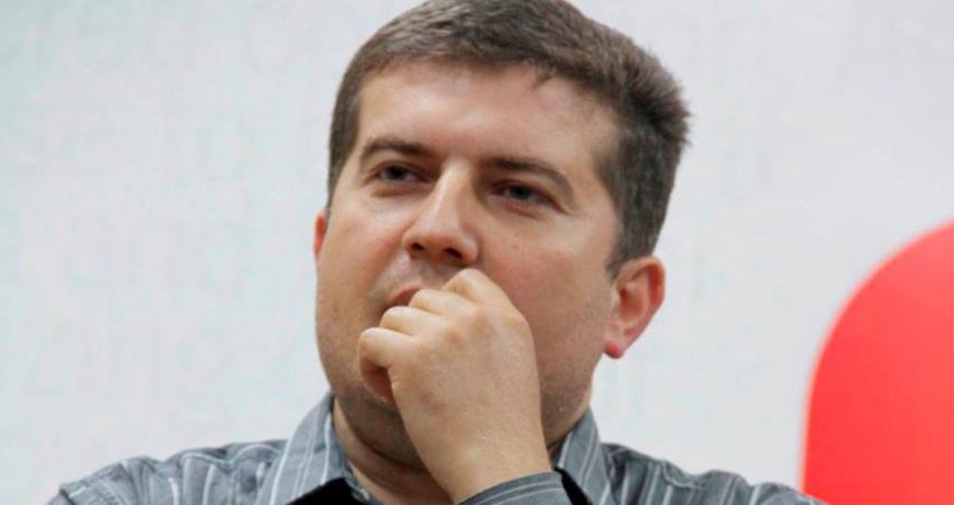 Erkin Qədirli namizədliyini geri götürdü Erkin Qədirli namizədliyini geri götürdü