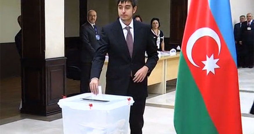 Heydər Əliyev ilk dəfə səs verdi Heydər Əliyev ilk dəfə səs verdi