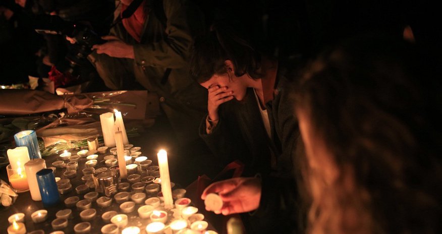 Parisdə terror aktları nəticəsində ölənlərin sayı 132-yə çatdı - Fotolar Parisdə terror aktları nəticəsində ölənlərin sayı 132-yə çatdı - Fotolar