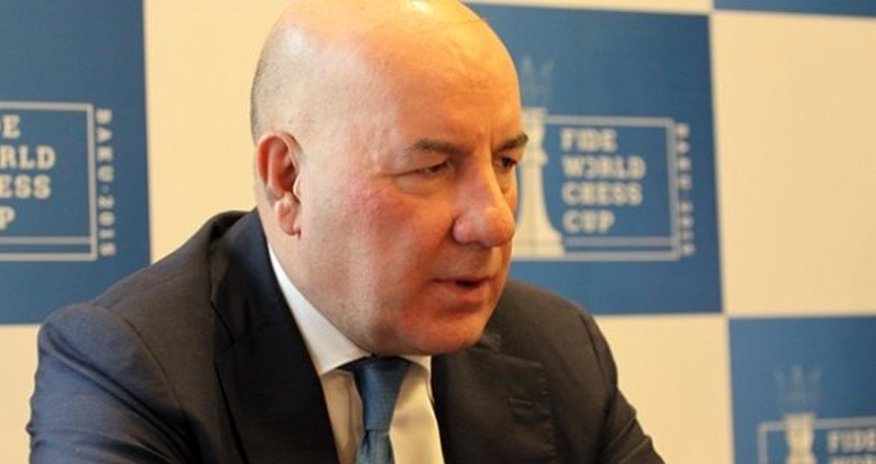 Эльман Рустамов предсказал судьбу маната Эльман Рустамов предсказал судьбу маната