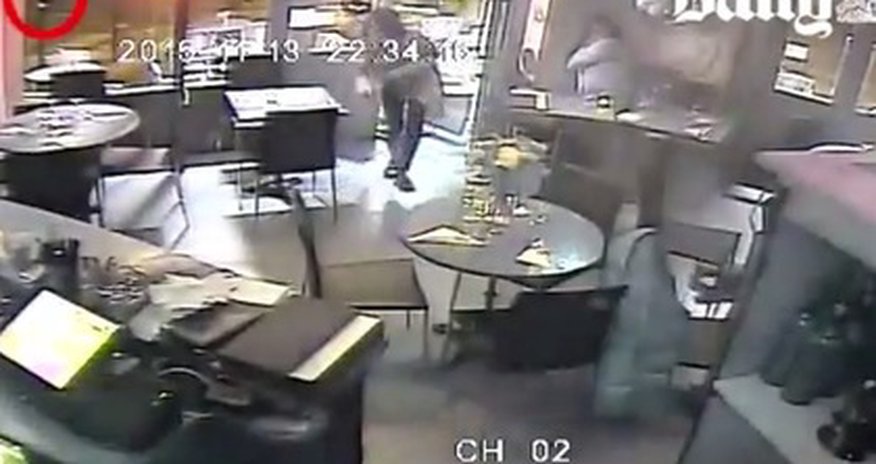 Видео обстрела кафе в Париже Видео обстрела кафе в Париже