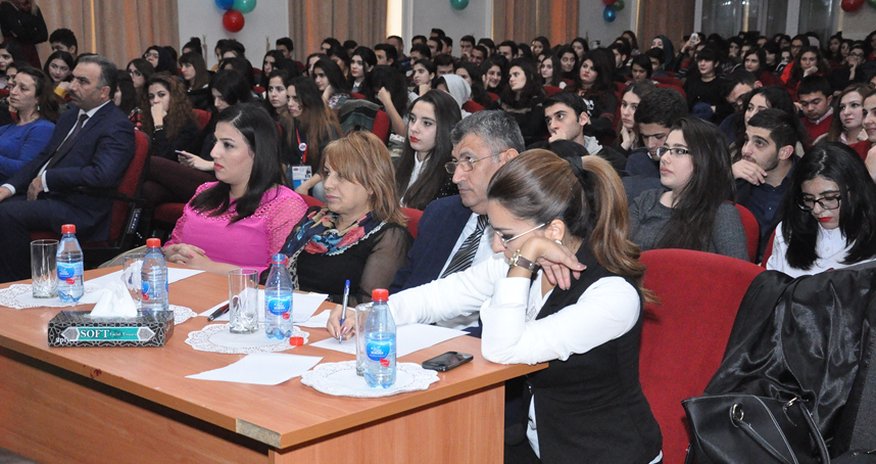 ADU-da vətənpərvərlik mövzusunda “Şeir çələngi” adlı tədbir keçirildi - Fotolar ADU-da vətənpərvərlik mövzusunda “Şeir çələngi” adlı tədbir keçirildi - Fotolar