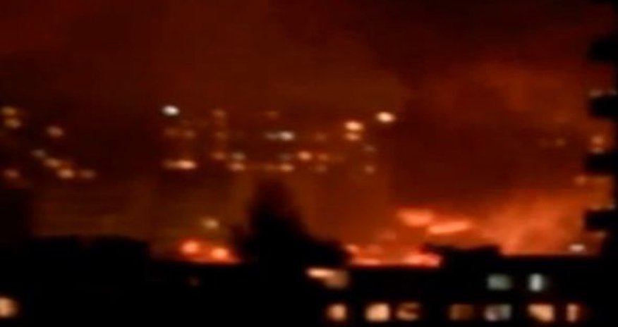 В Баку горит жилое здание - ОБНОВЛЕНО В Баку горит жилое здание - ОБНОВЛЕНО