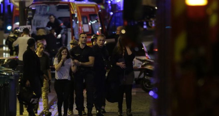 Paris attacks: France to hold service two weeks after massacre Paris attacks: France to hold service two weeks after massacre