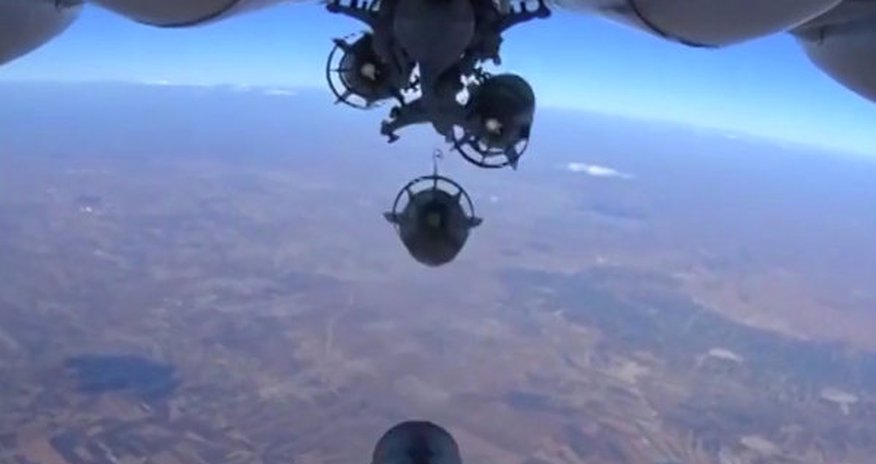 ВКС России бомбят гражданские поселения в Сирии ВКС России бомбят гражданские поселения в Сирии