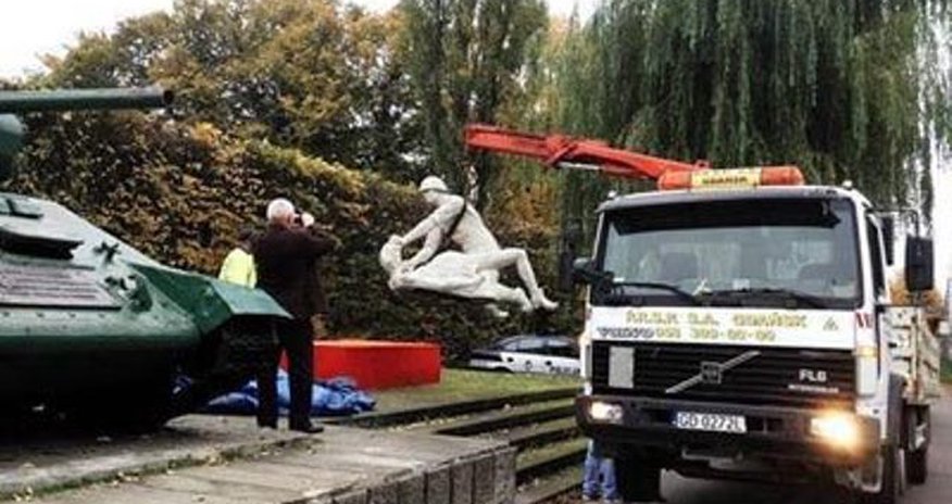 Cнесен памятник солдатам Cнесен памятник солдатам