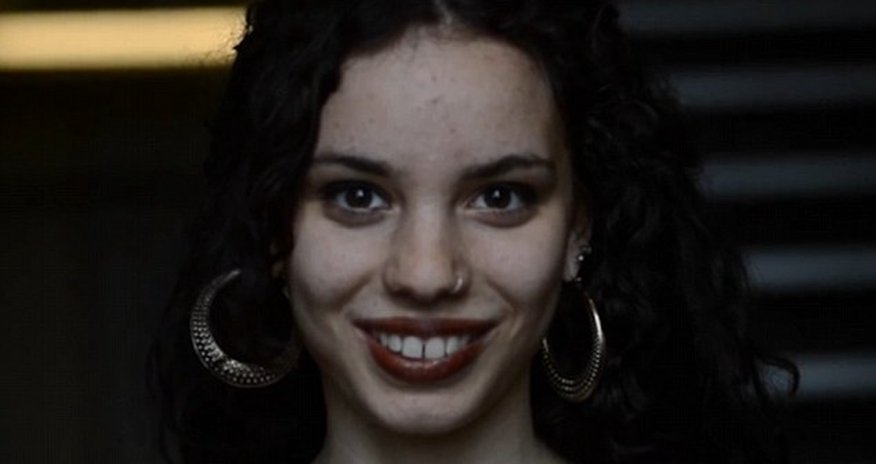 How would you react to being called beautiful? How would you react to being called beautiful?