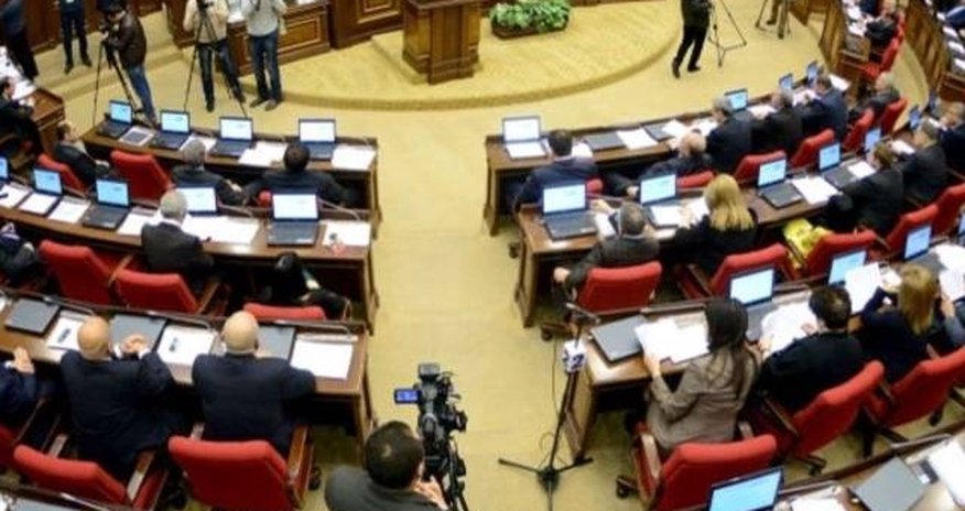 Оппозиция Армении бойкотировала сессию Оппозиция Армении бойкотировала сессию