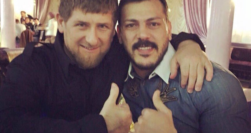 Azərbaycanlı döyüşçü Kadırovun süfrəsində – FOTO Azərbaycanlı döyüşçü Kadırovun süfrəsində – FOTO