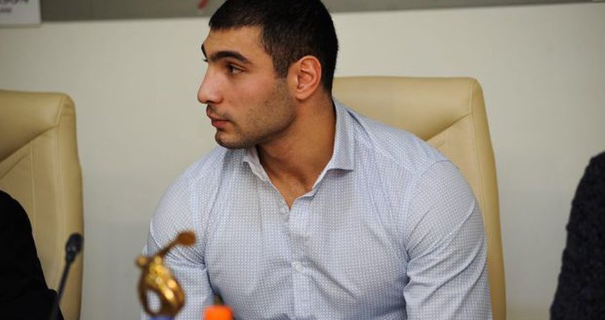 Манукяну понравилась награда от Ильхама Алиева Манукяну понравилась награда от Ильхама Алиева