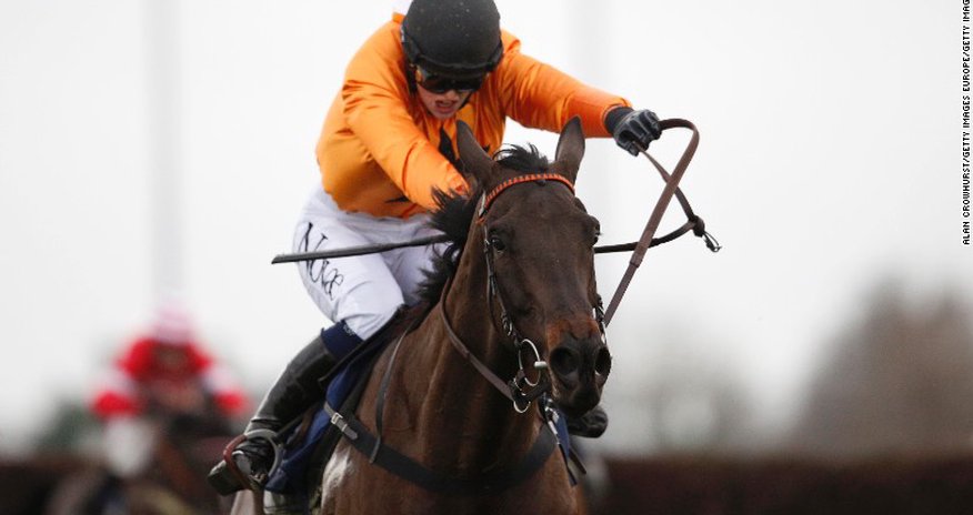 Lizzie Kelly makes horse racing history at Kempton Lizzie Kelly makes horse racing history at Kempton