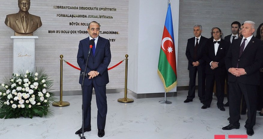 Əli Həsənov: “Televiziya təkcə biznes sahəsi deyil" Əli Həsənov: “Televiziya təkcə biznes sahəsi deyil"