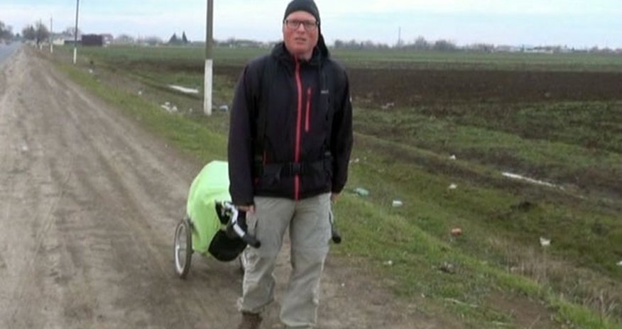 Вышедший в пешее путешествие по миру гражданин Голландии пришел в Азербайджан Вышедший в пешее путешествие по миру гражданин Голландии пришел в Азербайджан