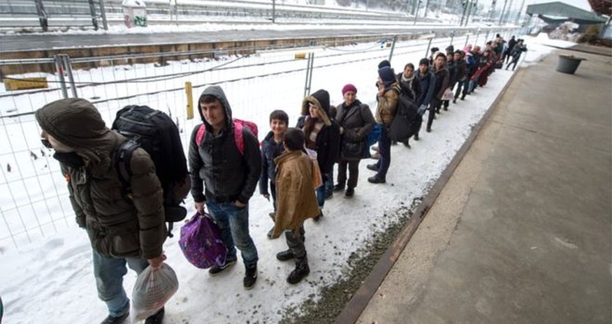 EU migrant crisis: Germany sends migrants back to Austria EU migrant crisis: Germany sends migrants back to Austria