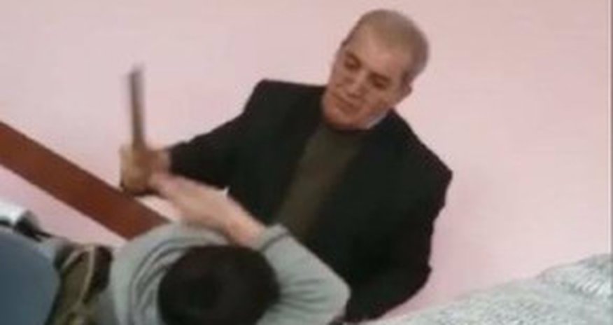 Sumqayıtda şagirdi döyən müəllim vəzifəsindən azad edildi Sumqayıtda şagirdi döyən müəllim vəzifəsindən azad edildi