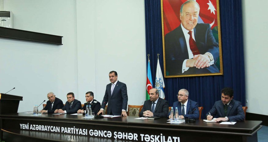 İcra başçısı süni bahalaşma ilə şəxsən mübarizə aparır İcra başçısı süni bahalaşma ilə şəxsən mübarizə aparır