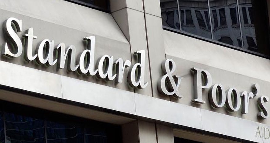 Azerbaijan credit rating cut to junk by S&P after oil plunge Azerbaijan credit rating cut to junk by S&P after oil plunge