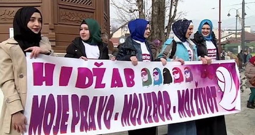 Bosnia’s Muslims protest against ban on religious symbols in courts Bosnia’s Muslims protest against ban on religious symbols in courts