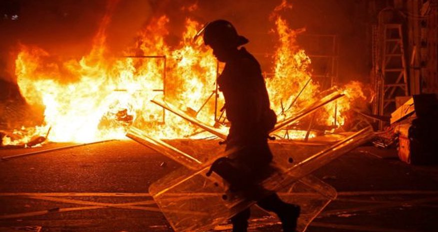 Hong Kong clashes as police clear food stalls Hong Kong clashes as police clear food stalls