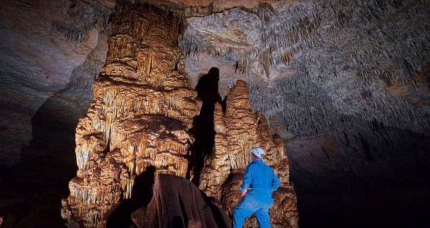 Caves reveal Australia wasteland's secret past Caves reveal Australia wasteland's secret past